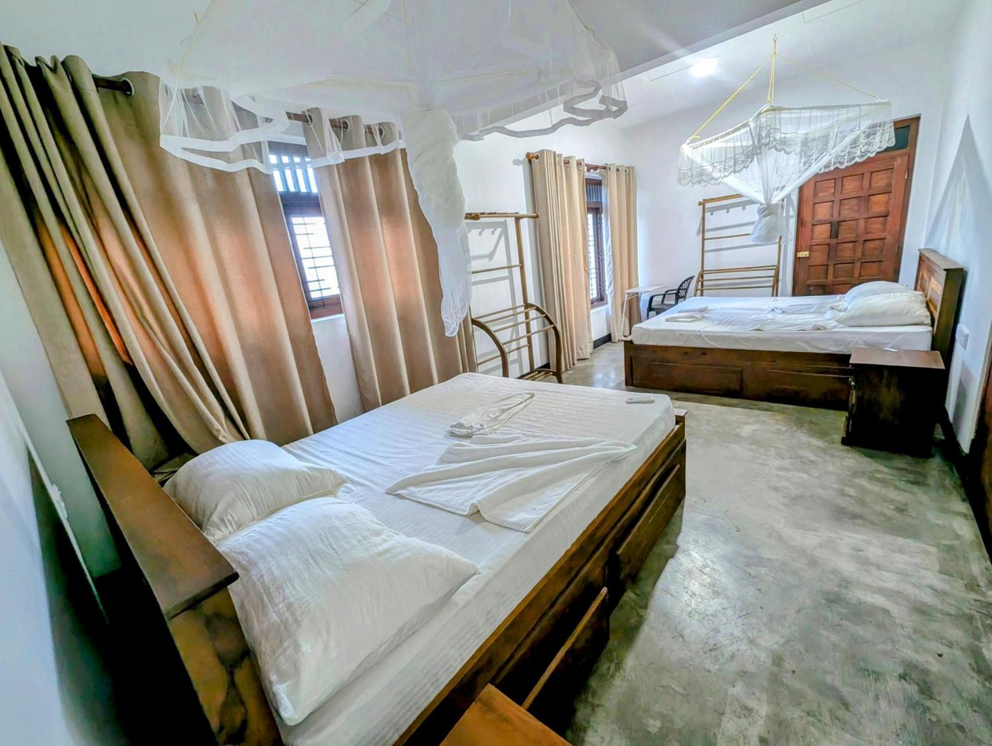 Costels Weligama Vandrarhem Exteriör bild
