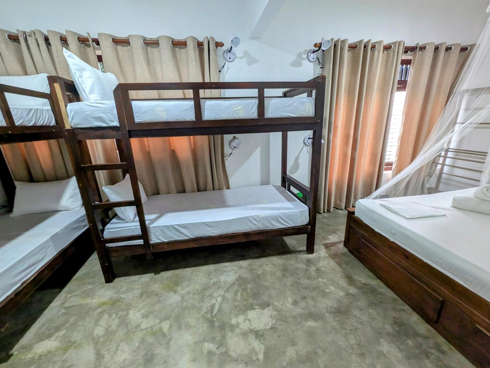 Costels Weligama Vandrarhem Exteriör bild