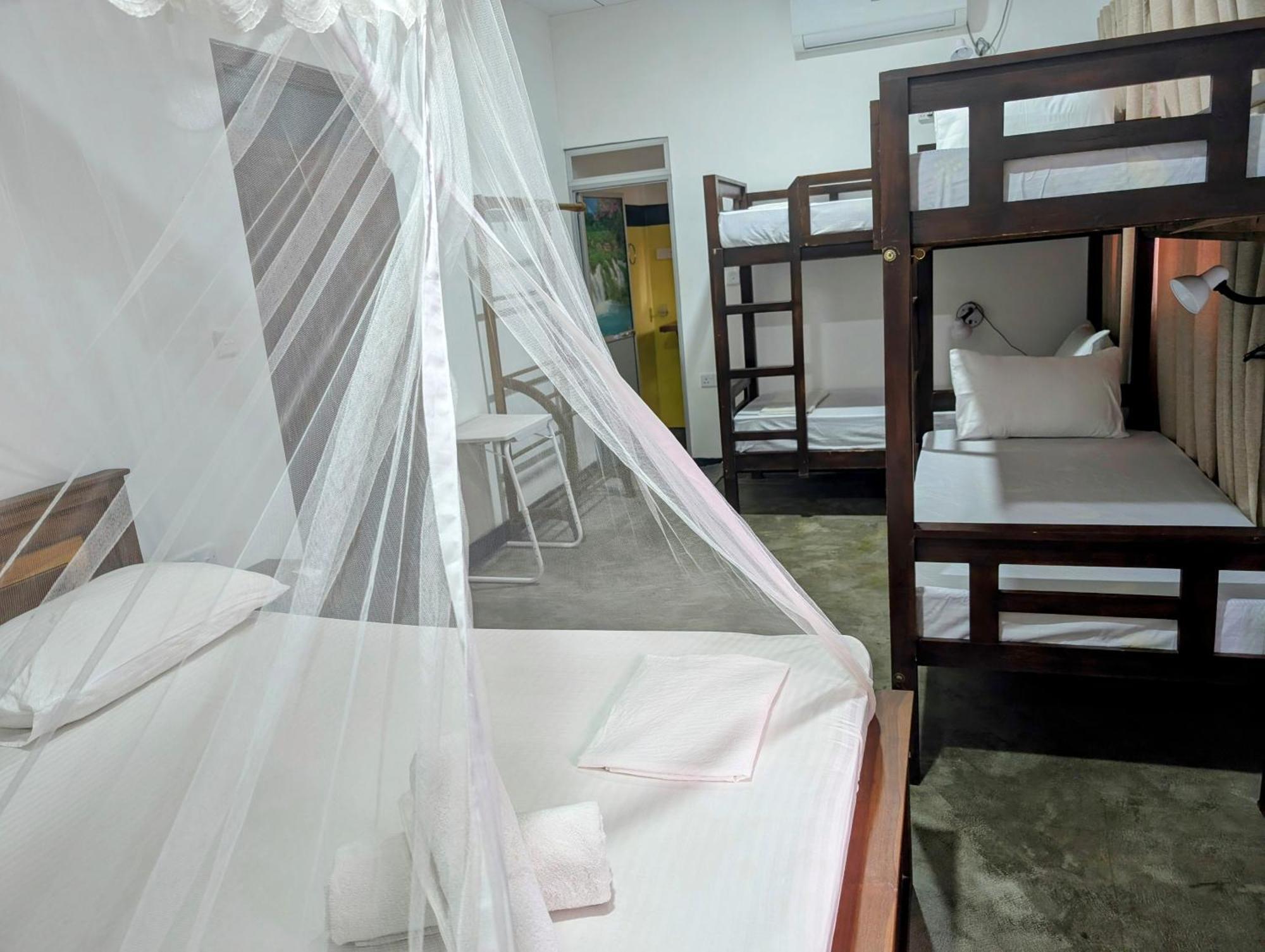 Costels Weligama Vandrarhem Rum bild