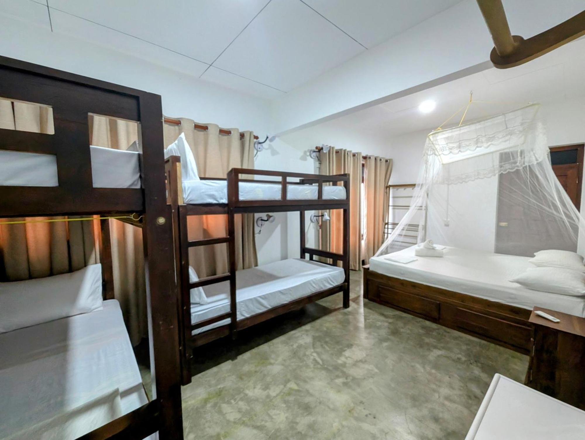 Costels Weligama Vandrarhem Rum bild
